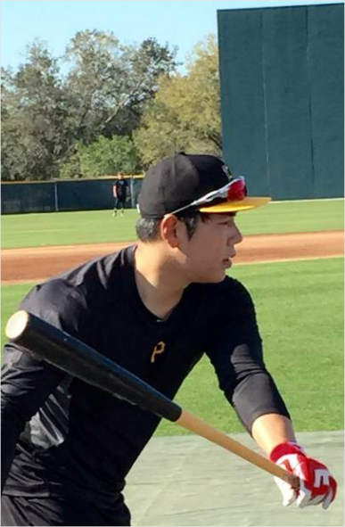 "적응은걱정마세요."강정호가피츠버그동료들과어울리면서팀에적응하고있다.(자료사진=피츠버그트리뷴-리뷰홈페이지)