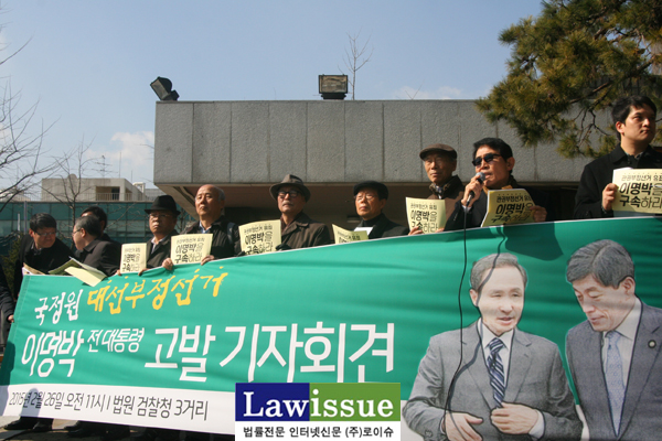 ▲민변회장을역임한최병모변호사가규탄발언을하고있다.