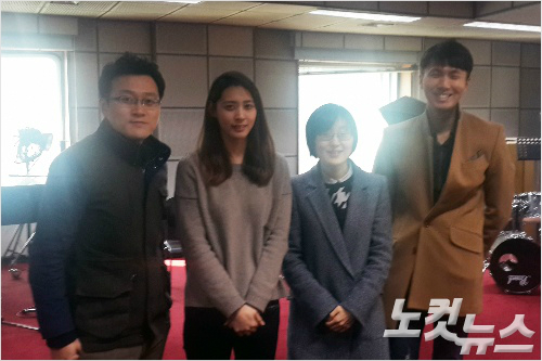 얼짱여전사박지혜선수(왼쪽두번째)뉴스토커패널들(왼쪽부터임종률기자,문수경기자,소준일캐스터).
