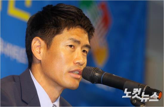 2002한일월드컵스타설기현(36,인천유나이티드)이4일오전서울신무로축구회관에서은퇴기자회견을하고있다.설기현은은퇴한뒤성균관대지휘봉을잡는다(사진=CBS노컷뉴스박종민기자esky0830@cbs.co.kr)