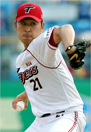 "다시KIA유니폼입습니다."윤석민이KIA와계약했다.(자료사진=KIA타이거즈)