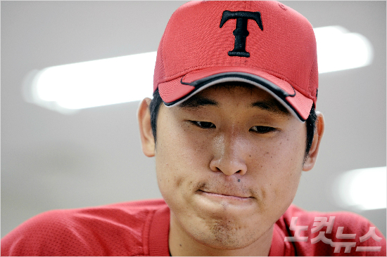 '그래결심했어'미국도전을접고6일친정팀KIA와역대최고액에도장을찍으며복귀를결정한윤석민.사진은지난2008년베이징올림픽을앞두고진행한CBS노컷뉴스와인터뷰때모습.(자료사진=오대일기자)