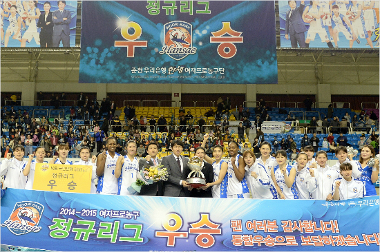 정규리그3연패를달성한우리은행(사진제공/WKBL)