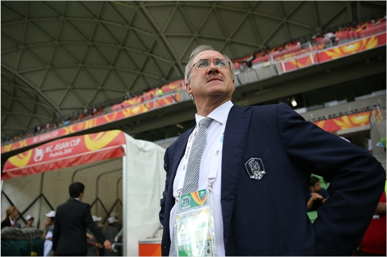 2015호주아시안컵에서준우승하며6개월만에국제축구연맹(FIFA)세계랭킹에서반등에성공한한국은2월A매치휴식기동안54위에서56위로2계단하락했다.(자료사진=대한축구협회)