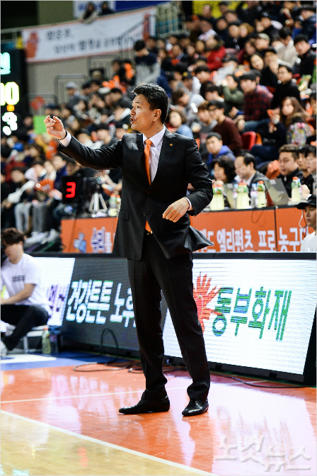 원주동부의김영만감독(사진제공/KBL)