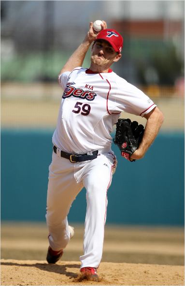 "나메이저리그퍼펙트투수인데..."필립험버가한국무대첫등판에서강한인상을남기지못했다.(자료사진=KIA타이거즈)