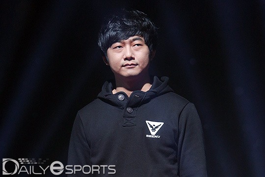 이성은, 中 WE 감독 공식 수락
