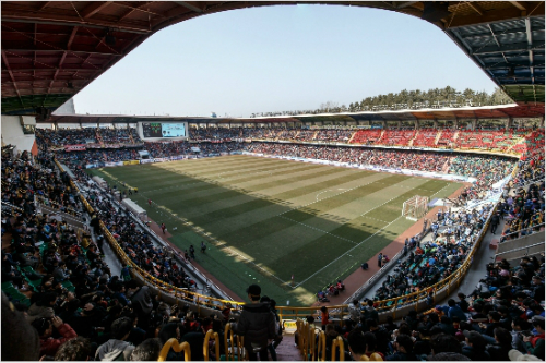 포항스틸러스-울산현대의'현대오일뱅크K리그클래식'2라운드가열린지난15일포항스틸야드는2011년11월26일이후처음으로만원관중을기록했다.(자료사진=한국프로축구연맹)