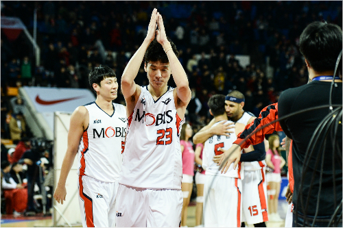 작년12월17일SK전이끝난뒤모비스전준범(등번호23번)의모습(사진제공/KBL)