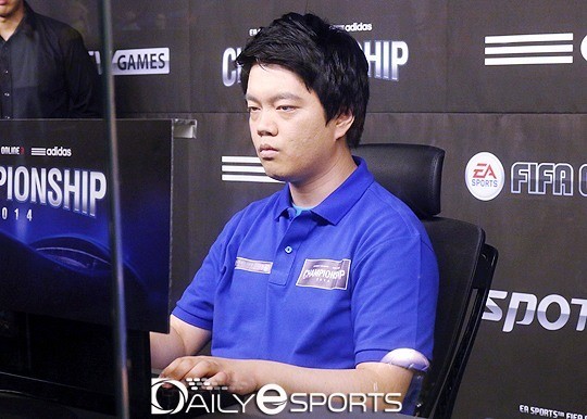 수비 축구를 구사하는 양진모.