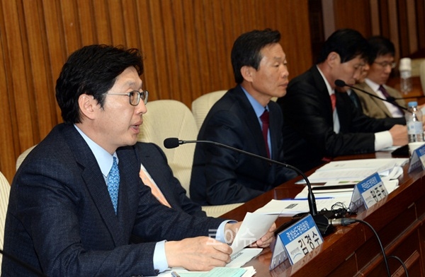 ▲김경수새정치민주연합경남도당위원장이제1차최고위원ㆍ시도당위원장연석회의에서무상급식을주제로모두발언을하고있다.(사진제공=새정치연합경남도당)