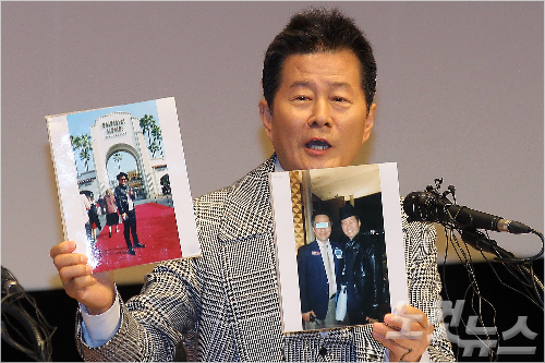 억대도박설에휩싸인가수태진아가24일오후서울용산국청대극장에서열린기자회견에서입장을밝히고있다.태진아는지난2월가족들과떠난미국여행에서카지노를찾아억대도박을했다는의혹을전면부인했다.박종민기자