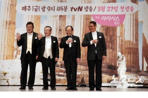 배우백일섭,이순재,신구,박근형이24일오후서울여의도63빌딩에서열린tvN‘꽃보다할배in그리스’제작발표회에서포토타임을갖고있다.사진=황진환기자