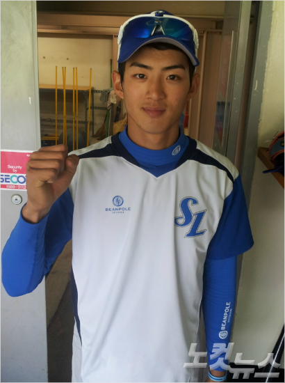 '이제시작입니다'삼성구자욱이28일SK와올시즌개막전을앞두고필승을다짐하는포즈를취하고있다.(대구=임종률기자)