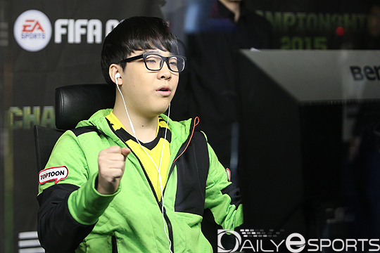 C조 1위로 8강에 합류한 '프리킥의 마술사' 고건영.