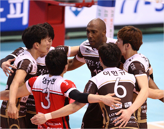 OK저축은행의김세진감독은비록처음출전하는챔피언결정전이지만안정적인기본기를통해첫경기부터승리를챙겼다고분석했다.(자료사진=KOVO)