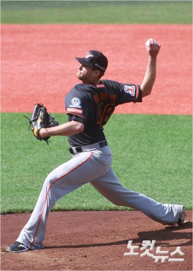 한화선발탈보트가28일목동구장에서'2015타이어뱅크KBO리그'개막전넥센히어로즈와한화이글스의경기에서역투하고있다.(윤성호기자)