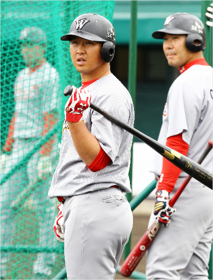 '재원아,많이기다렸지?'SK주포최정은31일KIA와인천홈개막전에선발출전해본격적으로시즌을시작한다.사진오른쪽은이재원.(자료사진=SK와이번스)