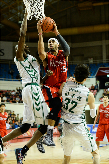 모비스의2차전승리를이끈문태영(사진제공/KBL)