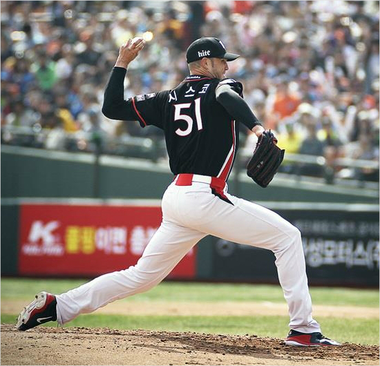 '세스코는깔끔하게잘처리하던데...'케이티좌완앤디시스코가지난달29일롯데와경기에서투구하는모습.(자료사진=케이티위즈)