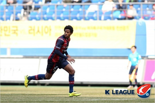 지난시즌K리그챌린지에서엄청난활약을선보였던대전의외국인공격수아드리아노는계약문제로시즌준비가늦어진탓에K리그클래식에서는다소주춤한출발에그치고있다.(자료사진=한국프로축구연맹)