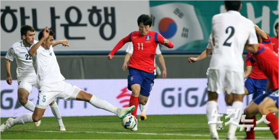 김보경은카디프시티를떠나위건애슬래틱으로이적후주전입지를되찾은덕에울리슈틸리케감독부임후처음으로국가대표팀에도복귀했다.황진환기자