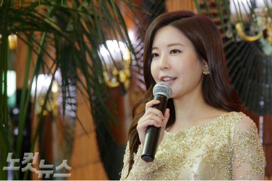 7일오후서울여의도KBS홀에서열린KBS1TV열린음악회기자간담회에서새MC를맡게된이현주아나운서가소감을말하고있다.박종민기자