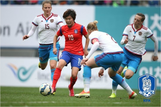 지소연은17년만에성사된여자축구단일A매치였던러시아와2연전에서모두골맛을보며한국여자축구의간판스타자격을입증했다.(자료사진=대한축구협회)