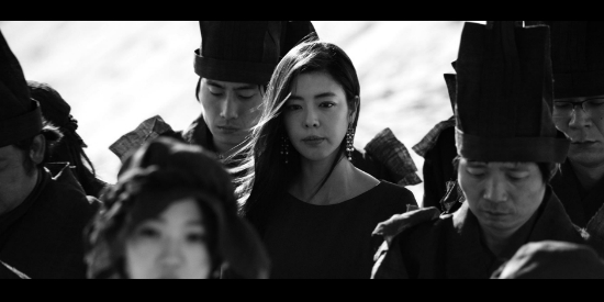 영화'화장'흑백버전의한장면.(사진=명필름제공)