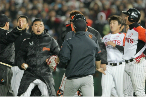 지난12일한화-롯데전벤치클리어링장면.(자료사진=롯데자이언츠)