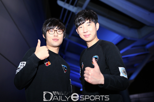 CJ 엔투스 정글러 강찬용(왼쪽)과 톱 라이너 박상면.