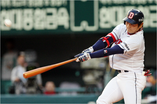 18일잠실롯데전에서9회말끝내기역전3점홈런을때려낸두산최주환.(자료사진=두산)