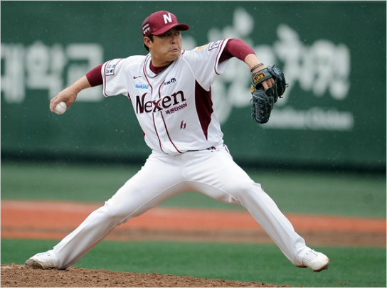 "남자의변신은무죄."송신영이2528일만에선발투수로마운드에올랐다.(자료사진=넥센히어로즈)