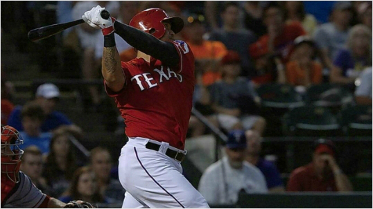 "시애틀,나맘에안들지?"추신수가고의4구로구겨진자존심을적시타로회복했다.(텍사스홈페이지영상캡처)