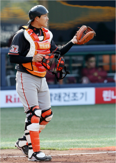 "제가아직경험이부족해서..."정범모가본헤드플레이를저지르며한화에패배를떠안겼다.(자료사진=한화이글스)