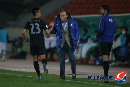 성남FC는김학범감독의부임이후강등권탈출과FA컵우승에이어시민구단최초의아시아축구연맹(AFC)챔피언스리그조별예선통과까지확실한결과물을연거푸만들고있다.(자료사진=한국프로축구연맹)