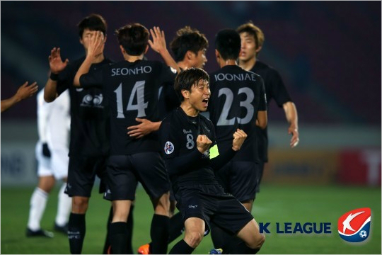 K리그시민구단최초로아시아축구연맹(AFC)챔피언스리그16강진출에더전하는성남FC의김학범감독은어려운상황에서더욱힘을내는선수들의의지에강한신뢰를선보였다.(자료사진=한국프로축구연맹)