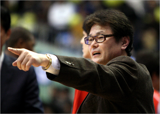 연세대전성기를이끌었던최희암감독.(자료사진=KBL)