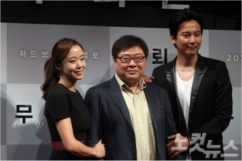 배우전도연,오승욱감독,김남길이23일오전서울압구정CGV에서열린영화‘무뢰한’제작보고회에참석해포토타임을갖고있다.황진환기자