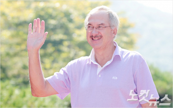 울리슈틸리케축구대표팀감독은24일열리는광일초등학교와안양주니어FC의'2015대교눈높이전국초등축구리그'경기를찾아한국축구꿈나무들과직접만나는시간을가진다.박종민기자