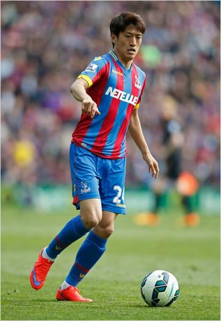 이청용은지난2012년5월14일이후1077일만에처음으로프리미어리그그라운드를밟았다.(자료사진=크리스털팰리스공식트위터)