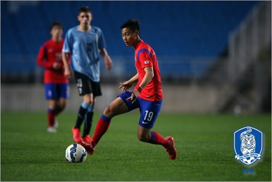 스페인프리메라리가FC바르셀로나유소년팀에서활약하는백승호는생각보다저조한컨디션탓에'2015수원JS컵18세이하국제청소년축구대회'에서2경기연속후반교체출전에그쳤다.(자료사진=대한축구협회)