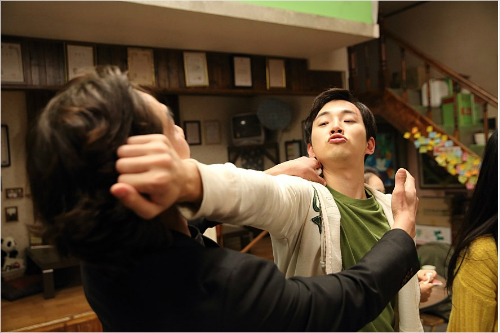 2PM준호.(사진='스물'공식홈페이지캡처)