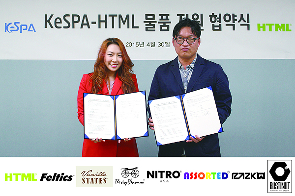 제이비패션 이소영 브랜드 총괄 이사(왼쪽)와 한국e스포츠협회 조만수 사무총장.
