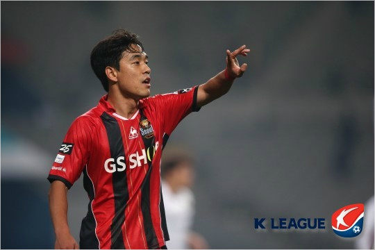 박주영은7년만에복귀한K리그에서5경기만에첫필드골을터뜨리며소속팀FC서울의시즌첫연승을완성했다.(자료사진=한국프로축구연맹)