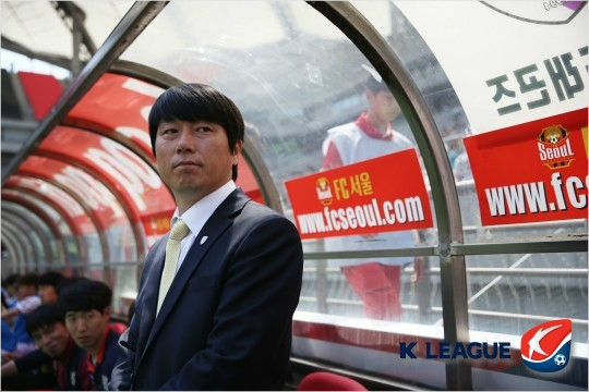 석연치않은선제실점이후2골이나더내주고패한전남의노상래감독은심판의판정에아쉬움을노골적으로표현하지않았지만오히려말을아끼며간접적으로불만을표했다.(자료사진=한국프로축구연맹)