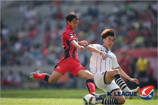 박주영은16일전남과'현대오일뱅크K리그클래식'11라운드에서자신의시즌첫필드골이자리그2호골을터뜨렸다.첫번째슈팅이슈비에맞고나온것을다시잡아때린집중력이돋보였다.(자료사진=한국프로축구연맹)