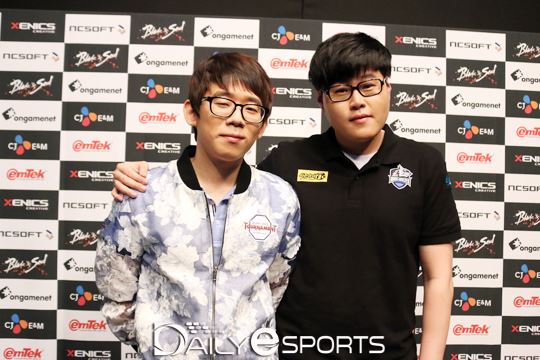 8강에 진출한 윤정호(왼쪽)와 이재성.