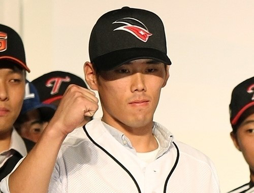 ▲지난17일롯데전에서데뷔전을3연속삼진으로장식한KT김재윤.원래포지션은포수였다.사진│KT위즈