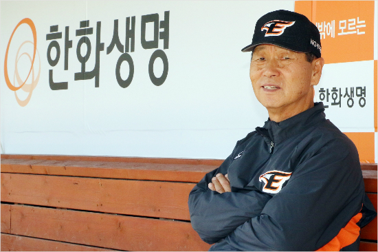 '보험하나들어야할까싶어요'올시즌한화의환골탈태와선전을이끌고있는김성근감독.(자료사진=한화)